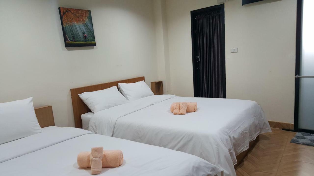 Double D Rooms & Cafe Bangkok Kültér fotó